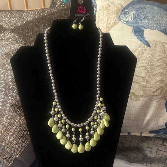 Paparazzi Silver and Lime Necklace Set - Picture 1 of 4